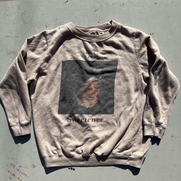 Ariana Grande Tops - Women's Ariana Grande Sweatshirt Beige Sweetener Spell-Out XL Pop Singer NYC Y2K